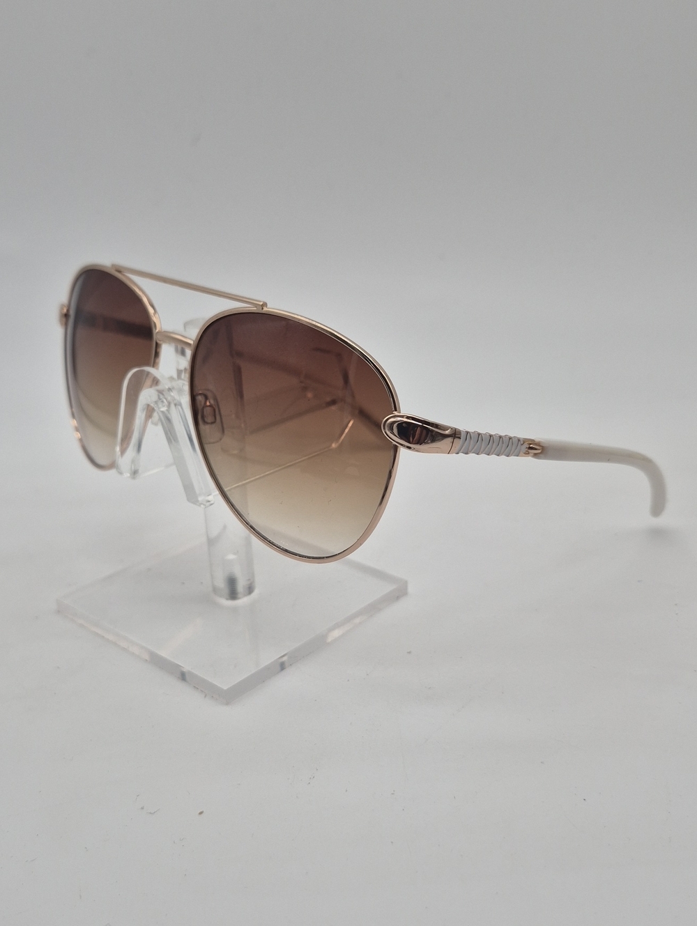 Women’s Aviator Sunglasses with Brown Gradient Lenses and Gold Frame